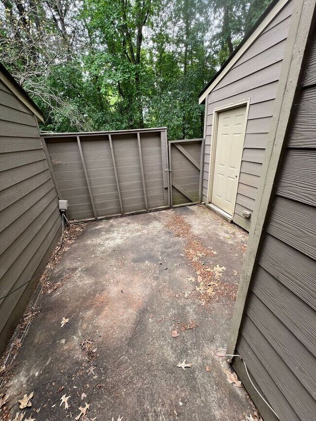 Building Photo - Now Ready! A 2 bedroom 2.5 bath in Norcross area!
