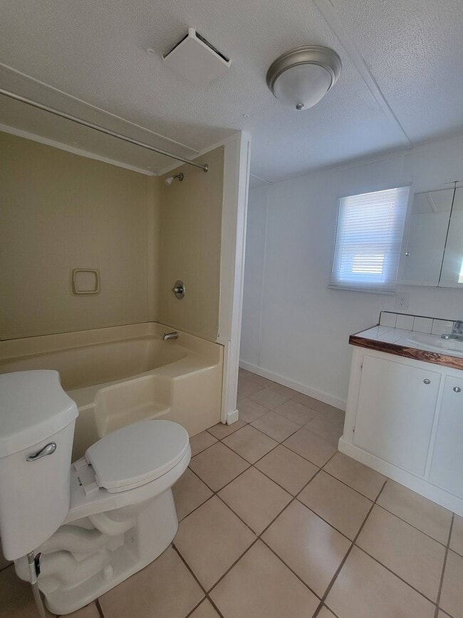 Building Photo - Ready to Move in