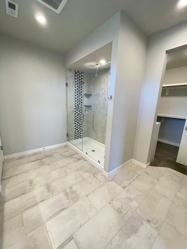 Building Photo - Flexible Living in North Ellensburg