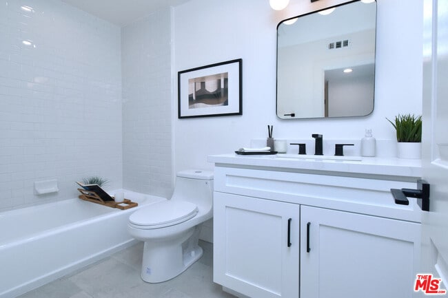 Building Photo - 11640 Woodbridge St