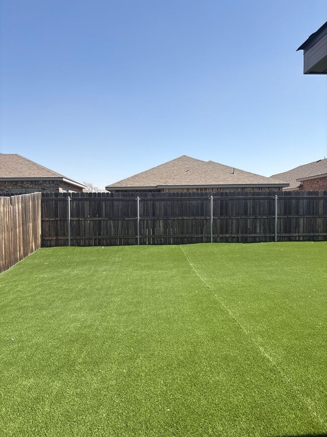 Building Photo - Half off the 1st month's rent!!