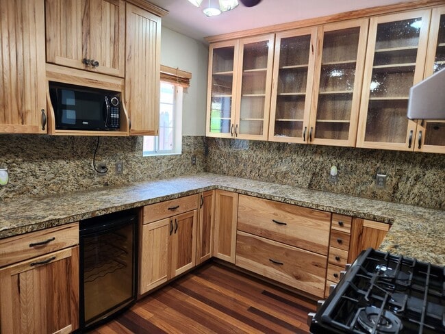Building Photo - Charming 3-Bedroom Home in Altadena with L...