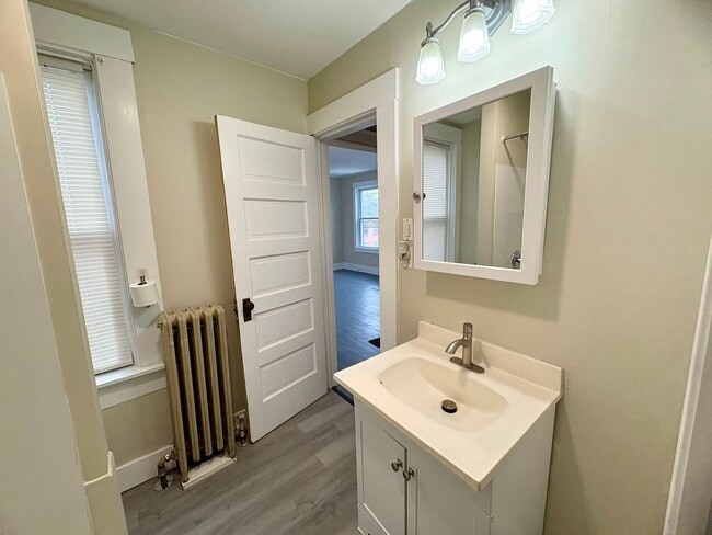 Building Photo - 2 Bedroom 1 Bathroom in Lancaster City!