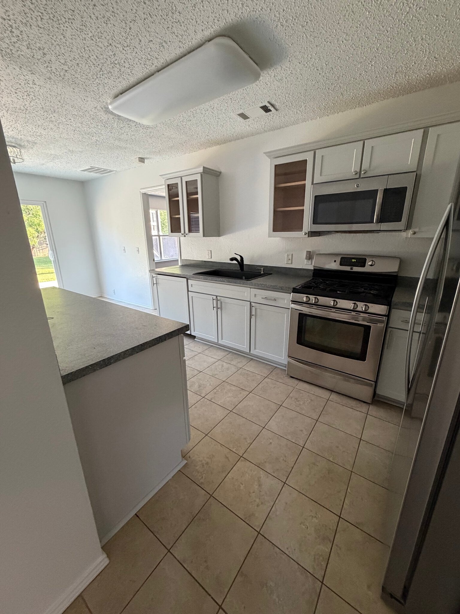 Building Photo - 804 Creekside Dr