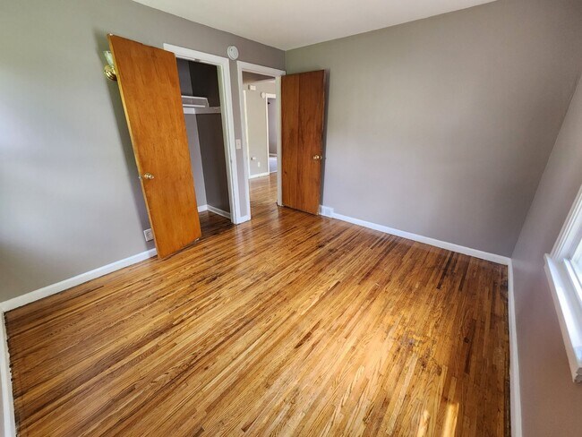 Building Photo - Three bedroom Single Family Home!