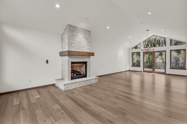 Building Photo - Pinebrook Luxury Remodeled Home