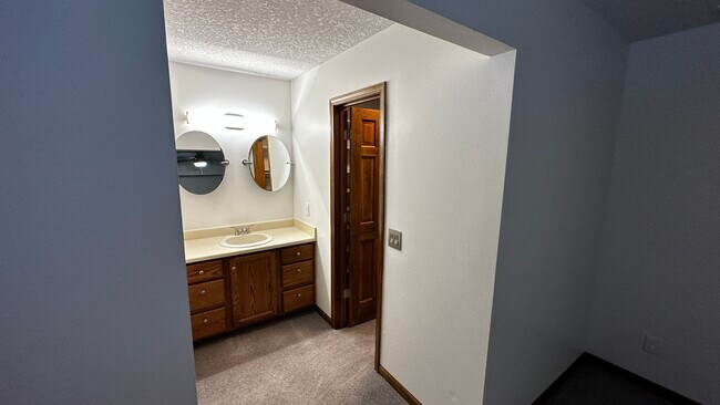 Building Photo - 14214 White Horse Ct