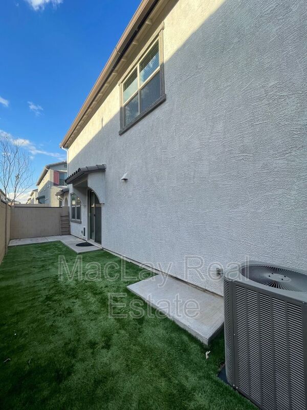 Building Photo - 1708 S 82nd Way