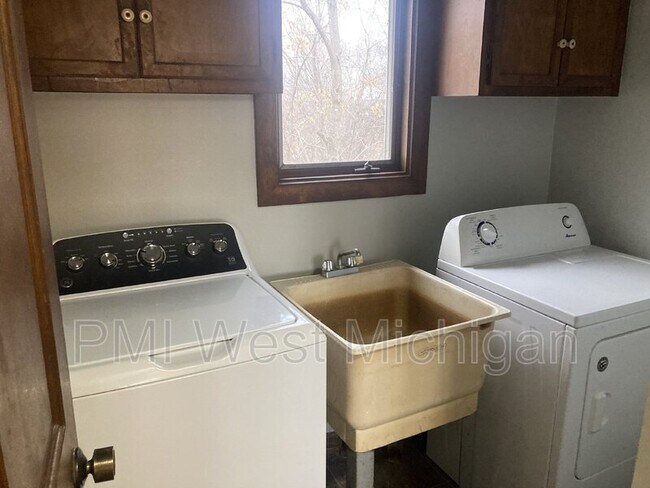 Building Photo - 1275 104th St SW