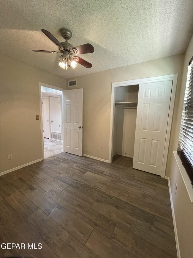 Building Photo - 5432 Thornridge Cir