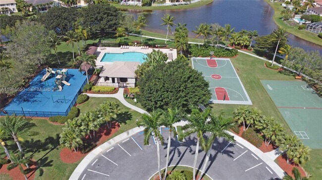 Building Photo - 964 Tanglewood Cir