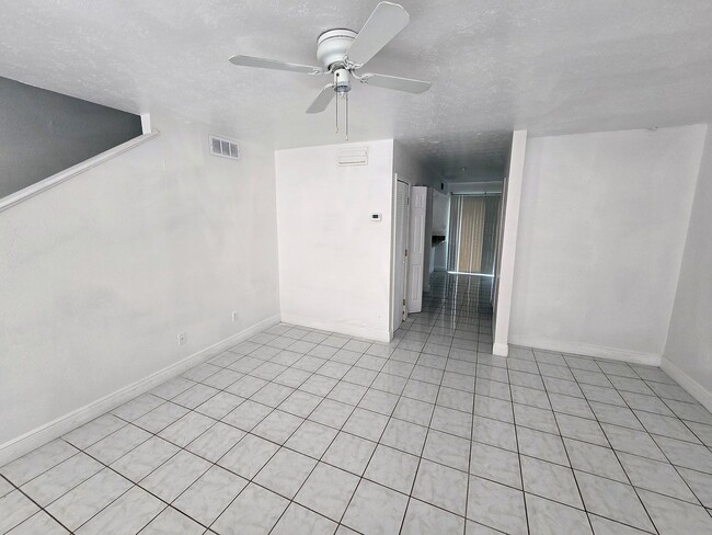Building Photo - 3904 Coronation Ct