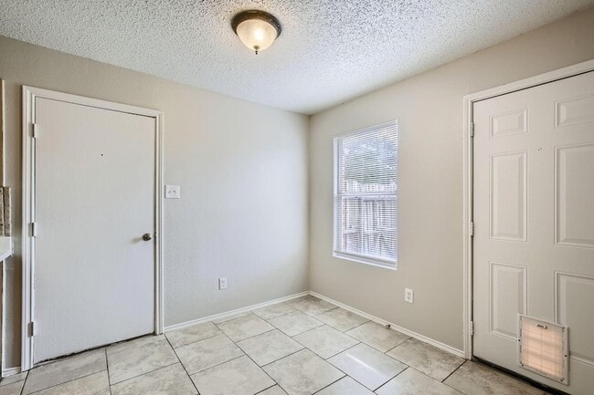 Building Photo - 1433 Glenwick Dr