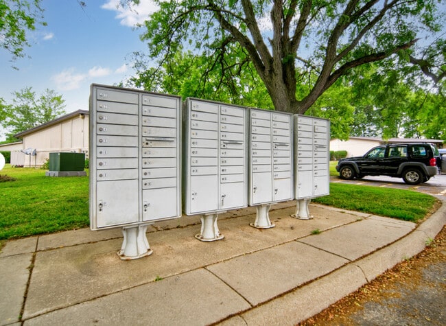 Building Photo - Victoria Square Apartments