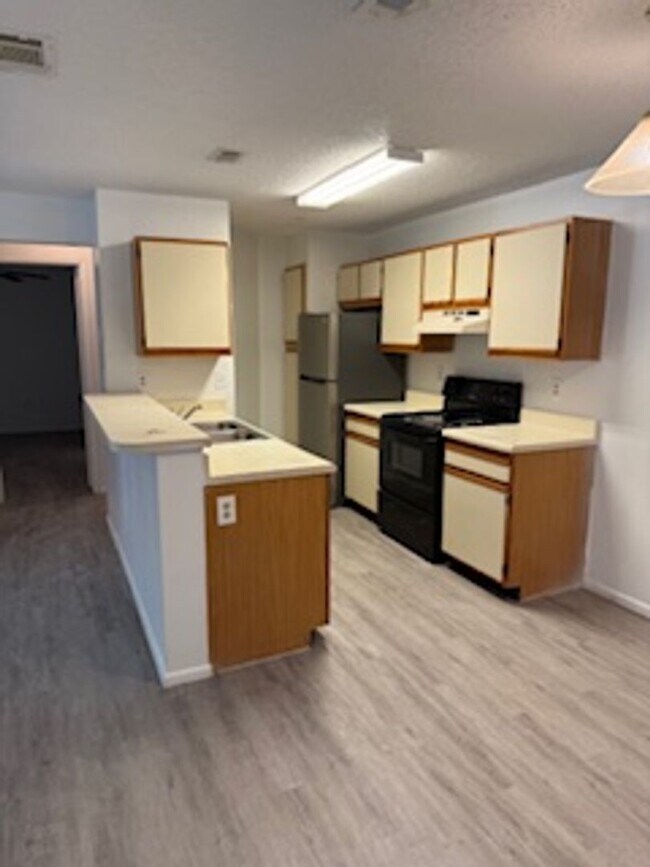 Building Photo - Landing - 974-303