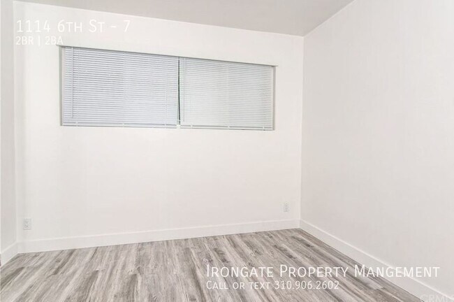 Building Photo - 1114 6th St