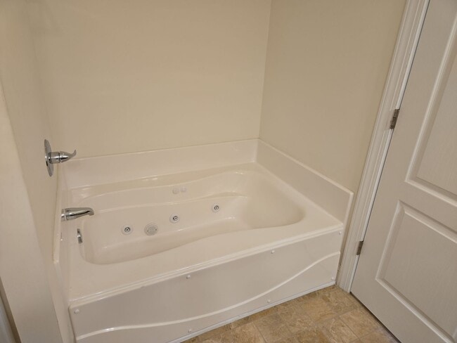 Building Photo - Virginia Beach living at its BEST!