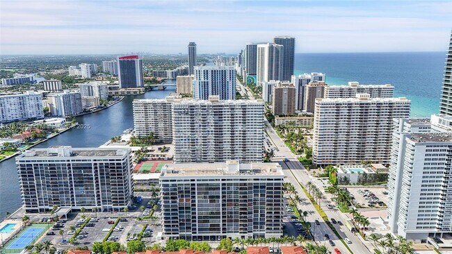 Building Photo - 2049 S Ocean Dr