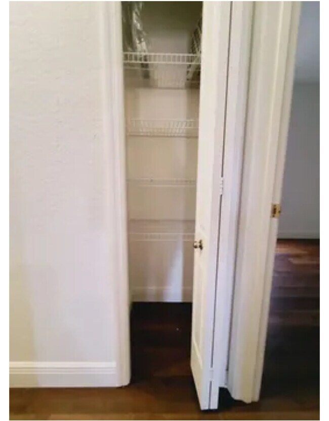 Building Photo - 807 Ware Ave NE