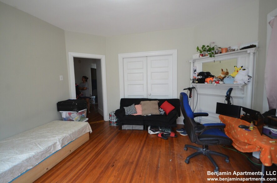 Building Photo - 77 Walnut St