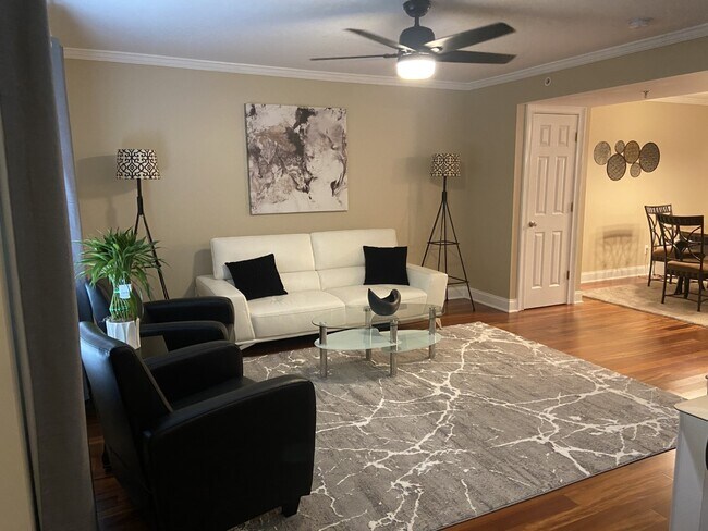 Living Room - 21 Villa Ct SE