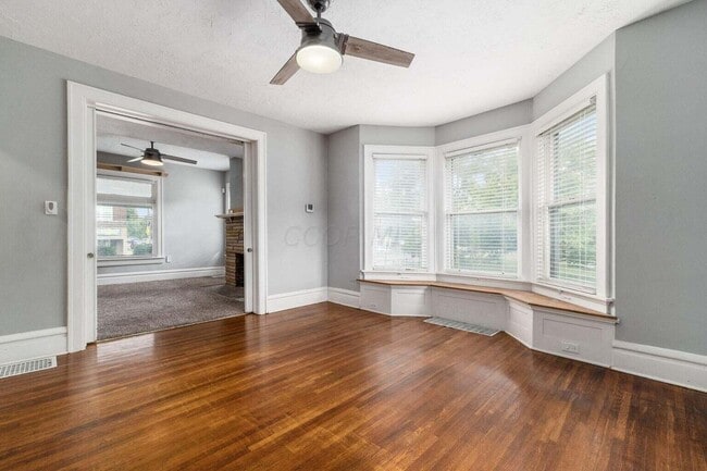 Building Photo - 2339 Summit St