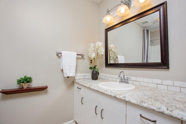 Building Photo - 3 Bed/2 Bath NEST in Beaver Run