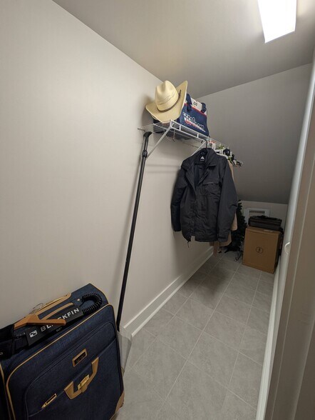 Storage space - 15037 New Amsterdam Ln