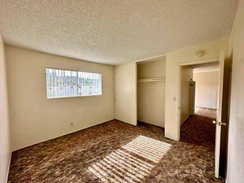 Building Photo - 1010 S Magnolia Ave