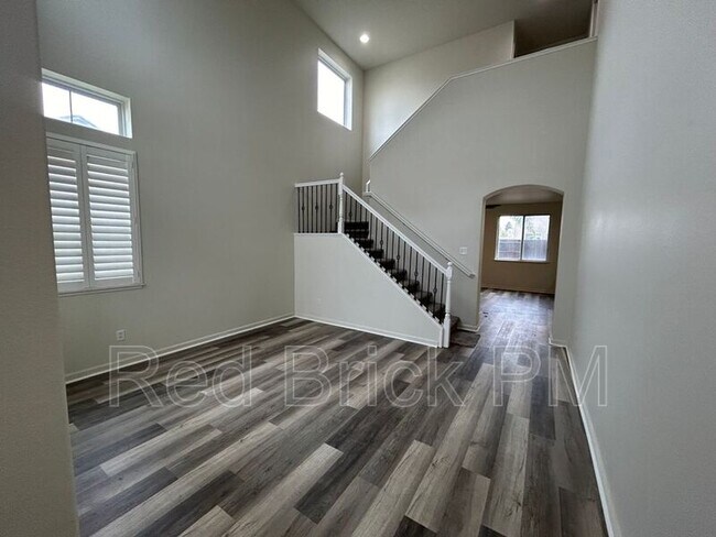 Building Photo - 456 Azalea Ct