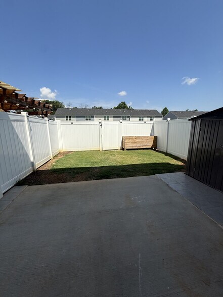 Building Photo - 103 Fernside Ct