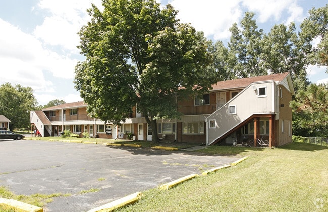Lakeside Community Apartments - Lakeside Apartments