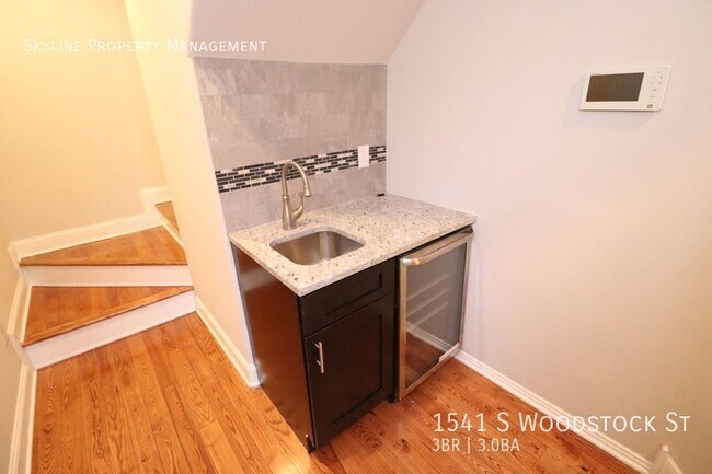 Building Photo - 1541 S Woodstock St