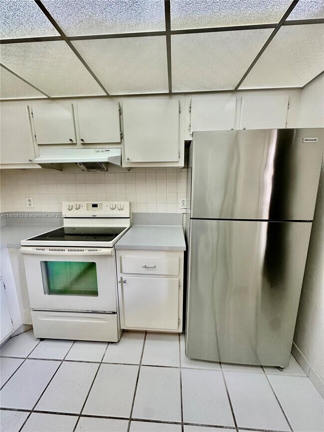 Building Photo - 7175 Orange Dr