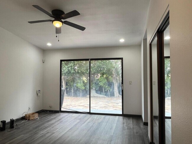 Building Photo - 1233 E Via Escuela