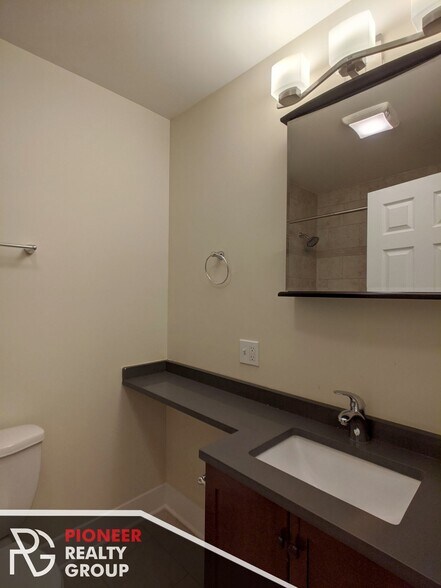 Building Photo - 535 W Arlington Pl