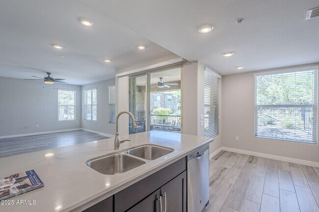 Building Photo - 2425 W Bronco Butte Trl