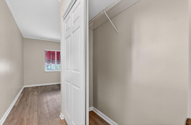 Building Photo - 596 SE 20th Ave