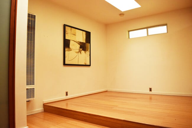 Building Photo - 3948 Alla Rd