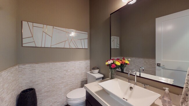 Building Photo - Issaquah highlands 5 bedroom plus Den and 5.5 bathroom newer home with a lot of amenities!!!  A m...