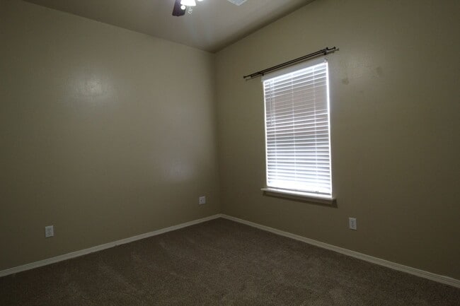 Building Photo - designed for comfort : 3 Bedroom 2 Bath