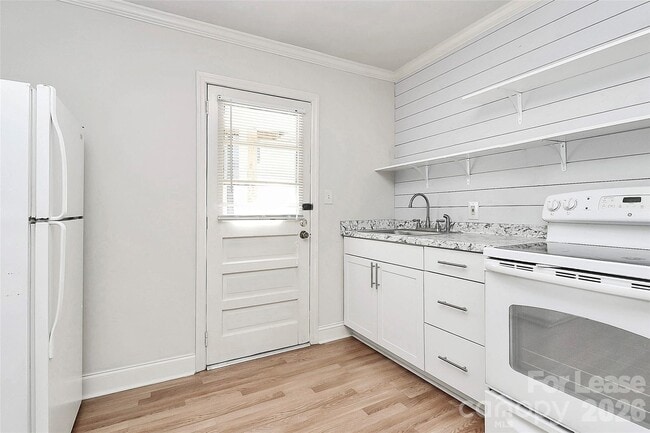 Building Photo - 1728 Lombardy Cir