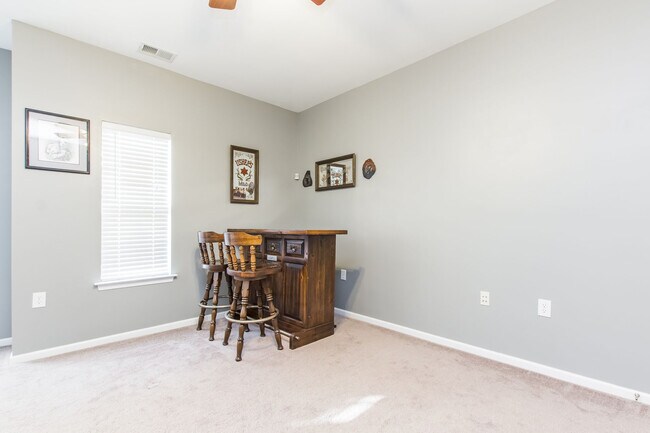 Building Photo - 1132 Grace Hill Dr