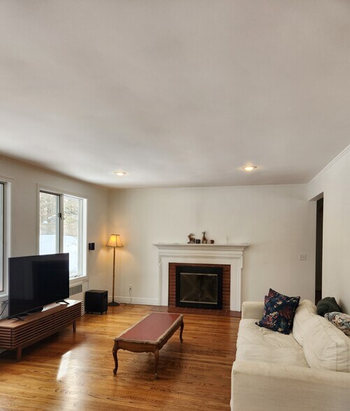 Building Photo - 21 Roberta Rd