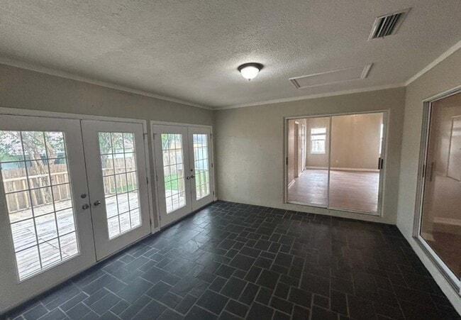 Building Photo - 553 Rapid Falls Dr