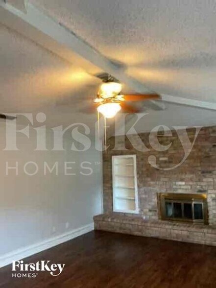 Building Photo - 818 Madrid Dr