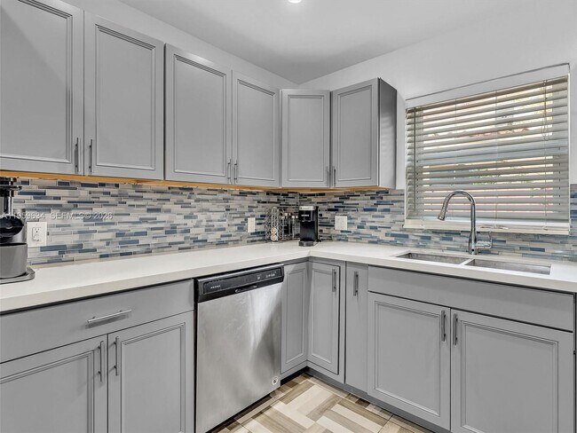 Building Photo - 1459 Rodman St