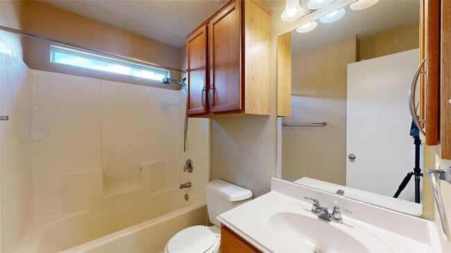 Building Photo - 4023 Southern Trace Dr