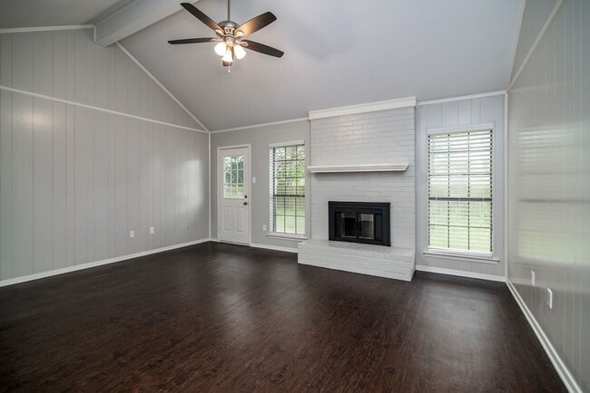 Building Photo - Wonderfully Updated Home in Outstanding Ne...