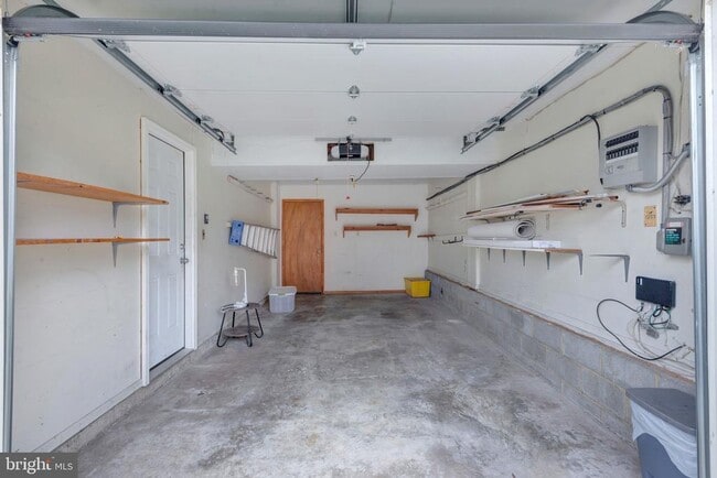 Building Photo - 852 Birchwood Ct